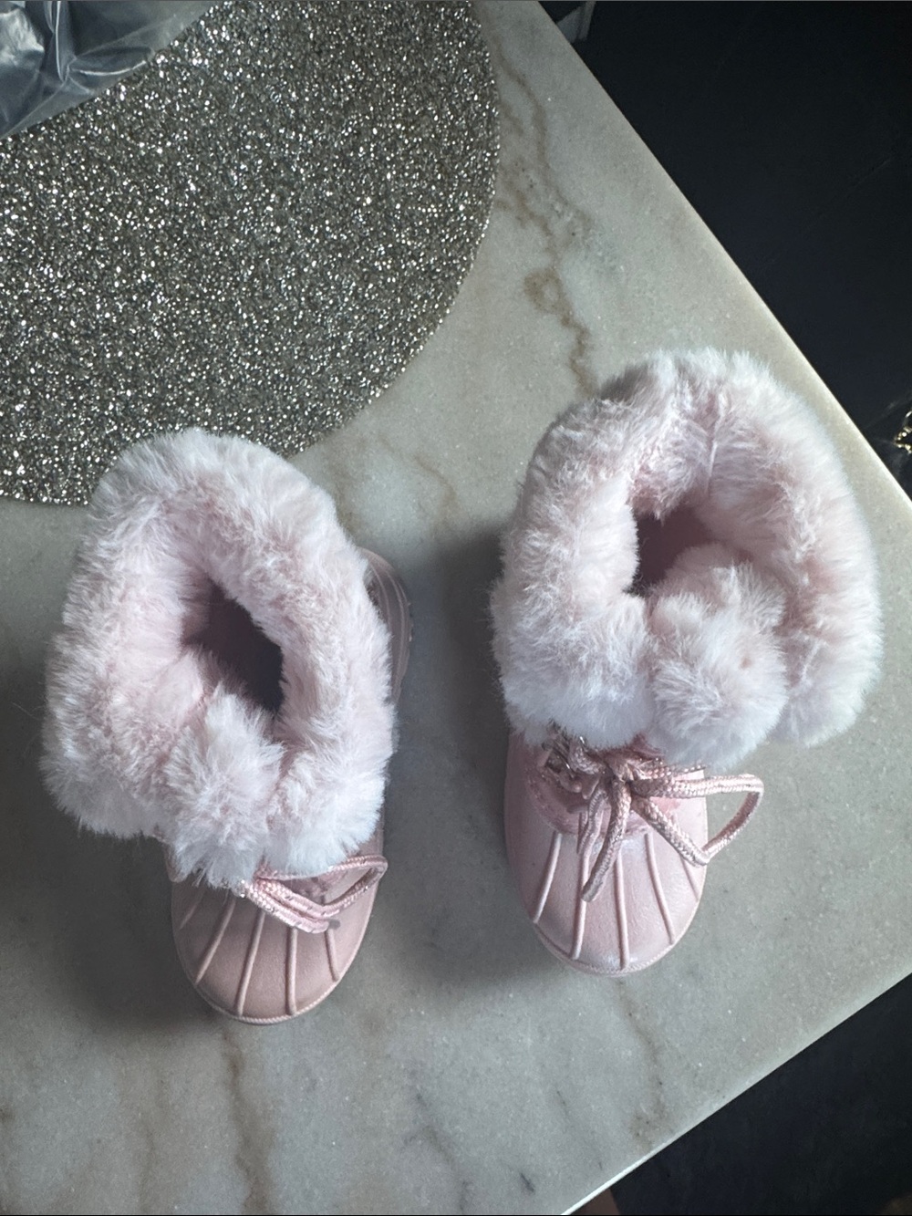 Pink Glitter Faux-Fur Winter Boots
Girls
10 - Picture 8 of 8